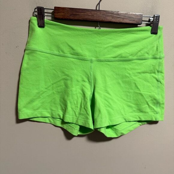 Beyond Yoga SpaceDyed Neon Green Shorts 3”- Size Small - Picture 3 of 7